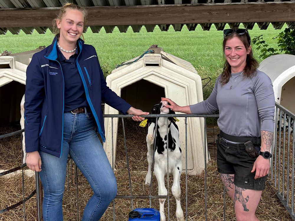 Foto: SCHAUMANN-Fachberaterin Weda Albertsen  und Jacky Herzog